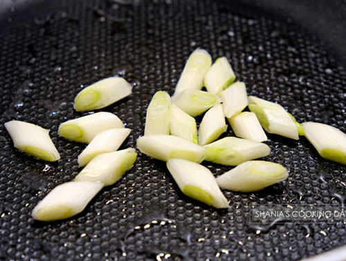 葱爆松阪猪肉:口感弹牙香气十足4