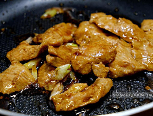 葱爆松阪猪肉:口感弹牙香气十足3