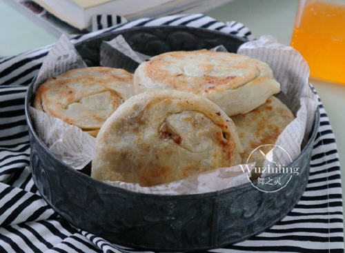 五香烙饼的电饼铛做法1